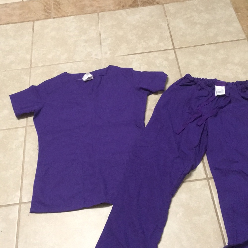*SOLD*Purple Scrub Set Xs